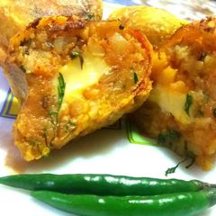 A picture of Cheese vada.