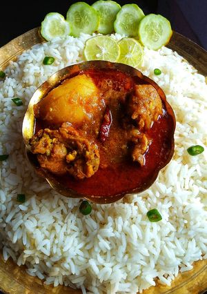 আলু দিয়ে চিকেনের ঝোল (Aloo diye chicken curry recipe in bengal) রেসিপির প্রধান ছবি
