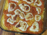 Polenta con salsa y queso