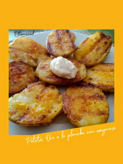 Una foto de Patatas oro a la plancha con mayonesa