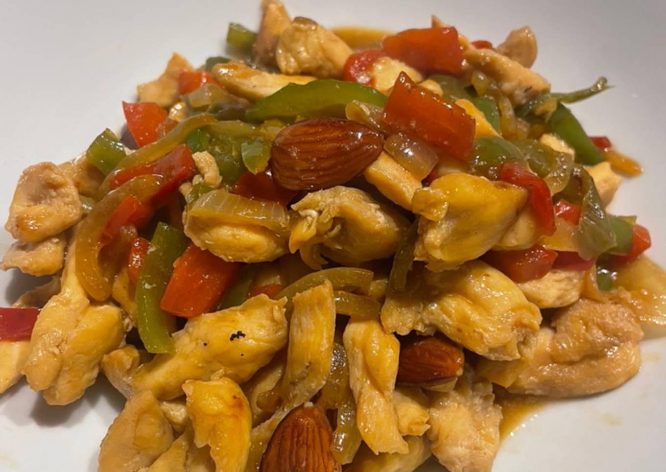 Pollo con almendras y verduras estilo oriental