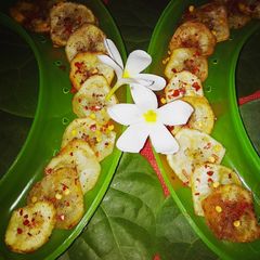 A picture of Raw banana masala chips.