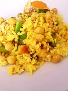 Una foto de Arroz con bonito, ajetes y espárragos