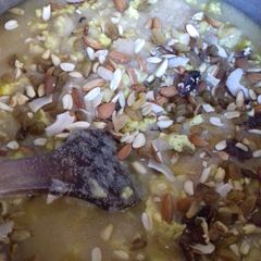 A picture of Suji anday ka halwa.