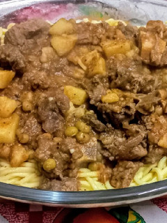 Una foto de Estofado de Carne🥩 con Fideos🍝 a la Crema con ajo🧄