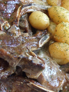 Una foto de Chuletillas de cordero al horno, tapadas