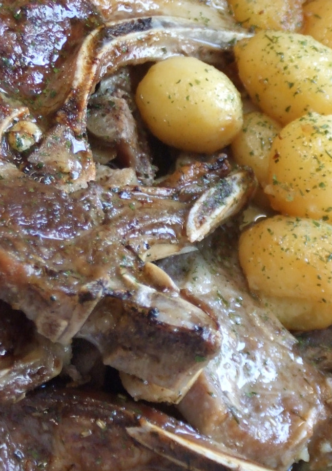 Una foto de Chuletillas de cordero al horno, tapadas