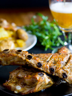 Una foto de Costillar de cerdo asado con cerveza