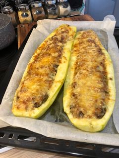Töltött cukkini szalonnakockával recept fotója