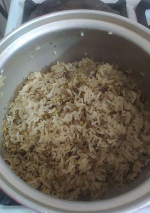 عکسی از دستور پلو ماش با گوشت چرخ کرده خوشمزه ومقوی