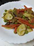 Wok de nian gao (pastel de arroz) con verduras