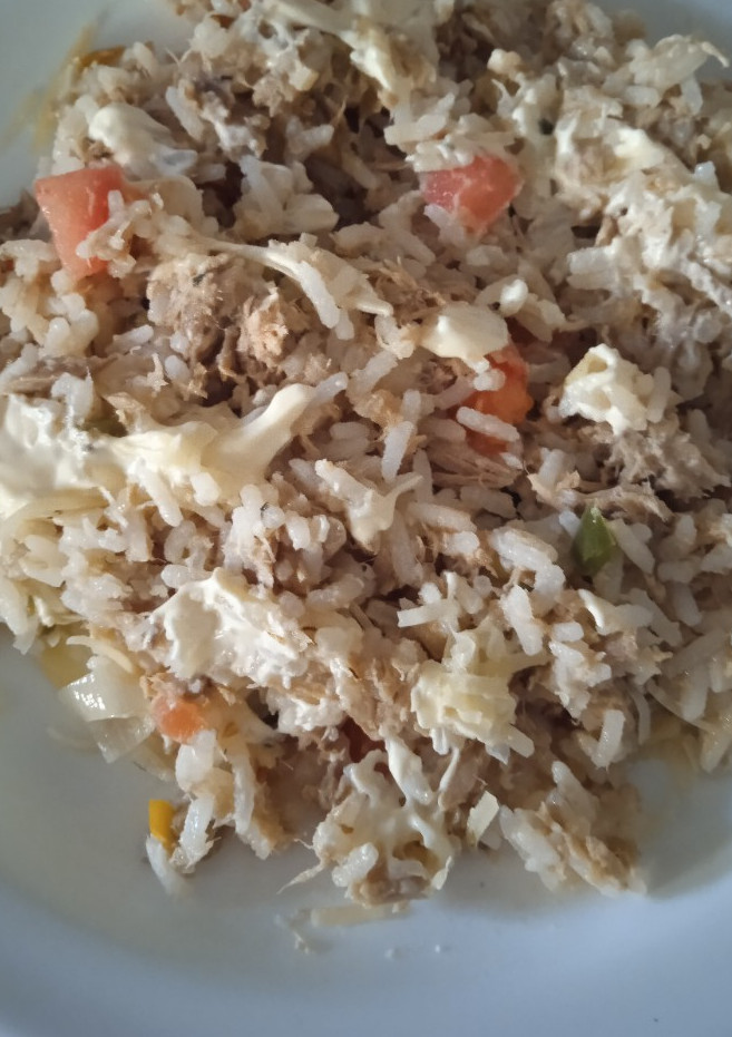 Una foto de Arroz con atún