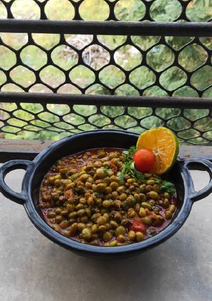 લીલી તુવેર નું શાક (Lili Tuver Shak Recipe In Gujarati) રેસીપી મુખ્ય ફોટો