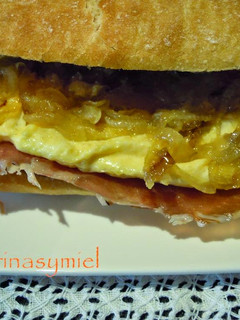 Una foto de Bocadillo mediterráneo