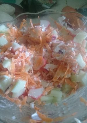 Una foto de ENSALADA DE SURIMI (cangrejo)
