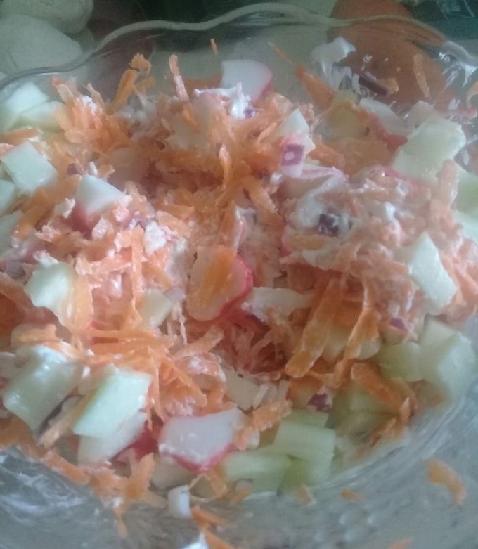 Una foto de ENSALADA DE SURIMI (cangrejo)