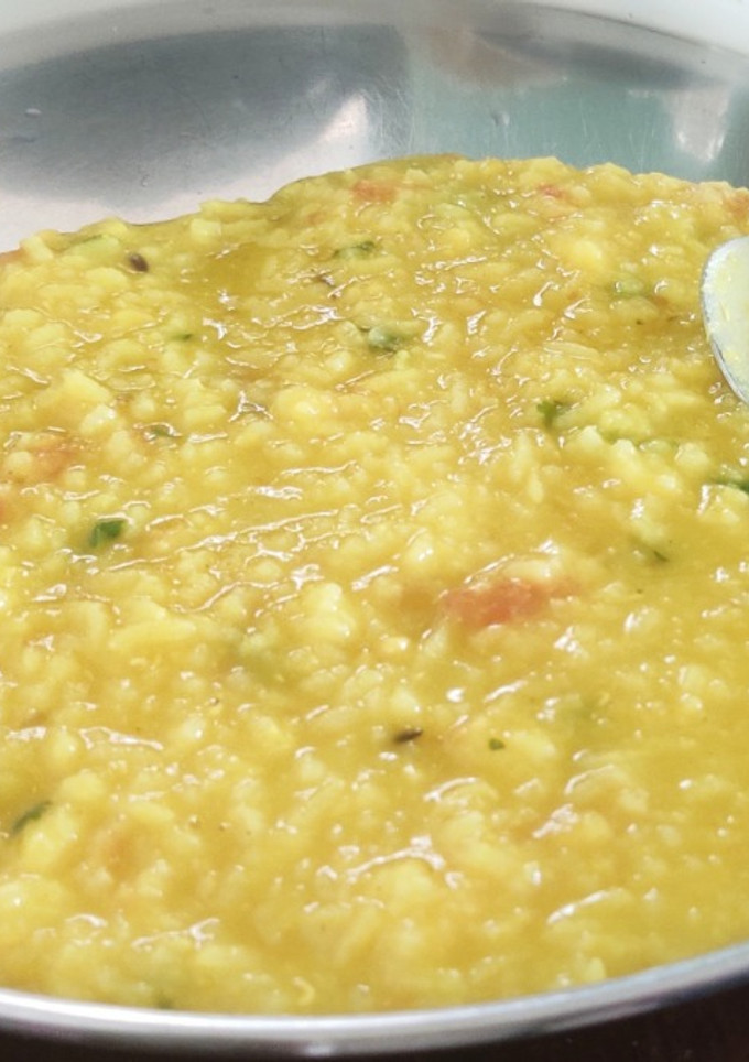 दाल खिचड़ी (Dal khichdi recipe in Hindi) रेसिपी मुख्य फोटो