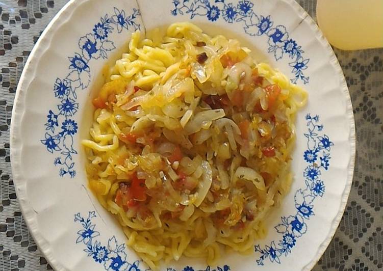 》 Macarronada com cebola (sem molho de tomate) #vegetariana - Gozhowgos