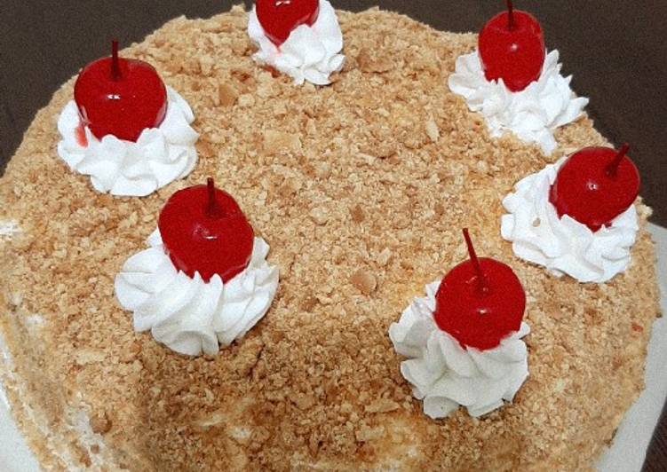Red Velvet Marie Biscuit Cake