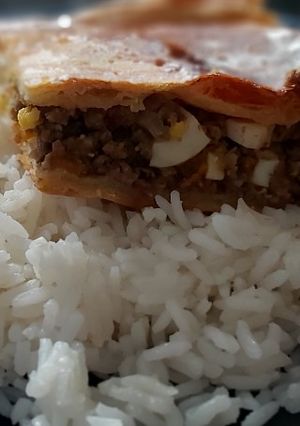 Una foto de Pastel de carne con masa.