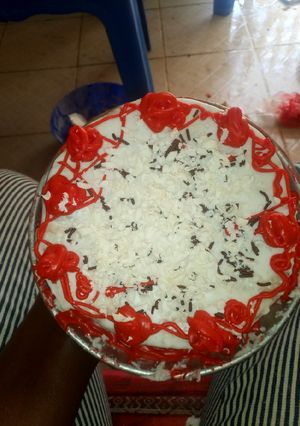 A picture of Vanilla cake with royal icing.