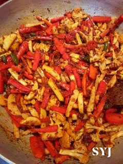 A picture of Gobhi Gazar Achar.