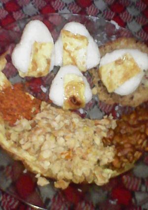 Foto resep Onigiri telur+cireng nasi+boncabe+orek tempe dan tempe+ telur