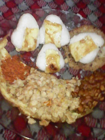 Cara Gampang Membikin Resep  Onigiri telur+cireng nasi+boncabe+orek tempe dan tempe+ telur yang Lezat, Enak Banget