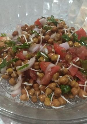 अंकुरित चना (Ankurit Chana recipe in hindi) रेसिपी मुख्य फोटो