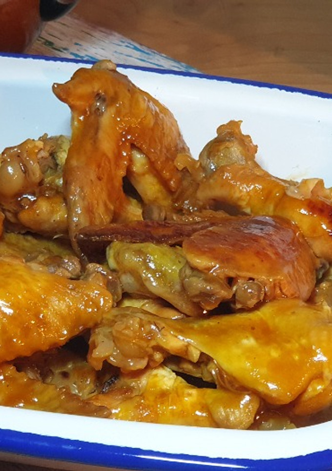 Una foto de Alitas de pollo bbq en olla programable