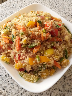 Una foto de Quinoa salteada con hortalizas