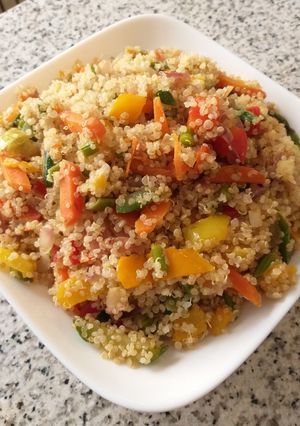 Una foto de Quinoa salteada con hortalizas
