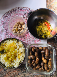 பீர்க்கங்காய் சாம்பார்&அவரைக்காய்தேங்காய்பால்கிரேவி([peerkangai sambar and avaraikkai gravy recipes) செய்முறை முக்கிய புகைப்படம்