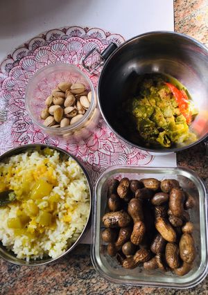 பீர்க்கங்காய் சாம்பார்&அவரைக்காய்தேங்காய்பால்கிரேவி([peerkangai sambar and avaraikkai gravy recipes) செய்முறை முக்கிய புகைப்படம்