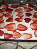 Postre frío de fresas y queso crema