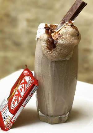 A picture of Cold Coffee with choco ice cream.