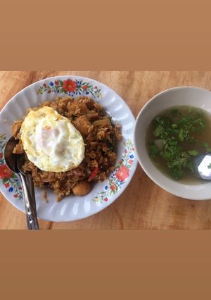 รูปของ ข้าวคลุกกะเพราลูกชิ้นหมู+ไข่ดาว (no msg.)