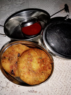 स्टफ सूजी टिक्की (Stuffed Suji Tikki recipe in Hindi) रेसिपी मुख्य फोटो