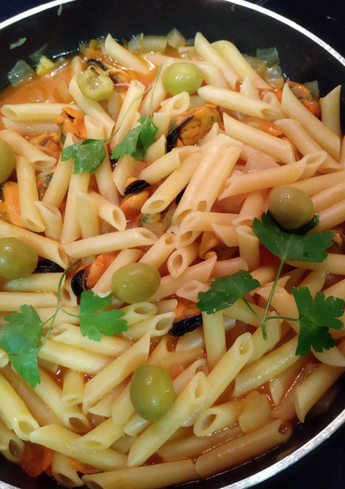Una foto de Macarrones con mejillones a galega