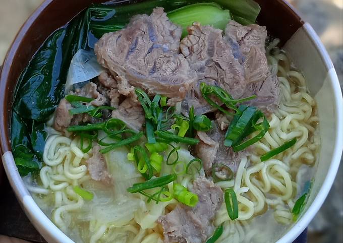 Cara bikin Mie Kuah Daging Sapi Khas Taiwan (Niu Rou Mian) Cara bikin Mie Kuah Daging Sapi Khas Taiwan (Niu Rou Mian)