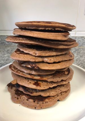 Una foto de Pancakes proteicos chocolate - panqueques (con harina)