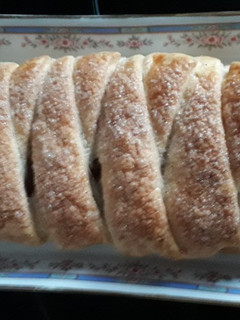 Una foto de Strudel de manzana trenzado