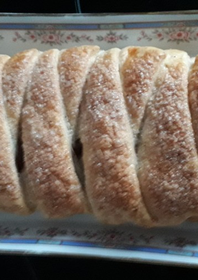 Una foto de Strudel de manzana trenzado