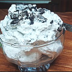 A picture of 🍪Oreo cream dessert🍨.