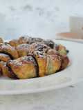 Cornetti di sfoglia al triplo cioccolato