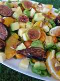 Salada de rúcula com figos grelhados, queijo da Ilha e amêndoas