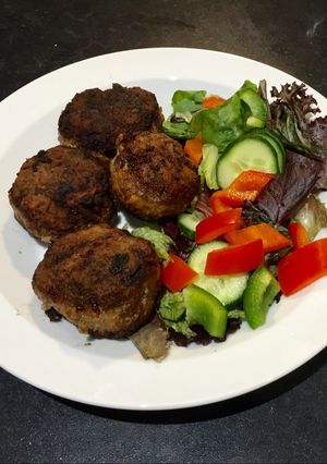 A picture of Chiftele (Romanian meatballs).