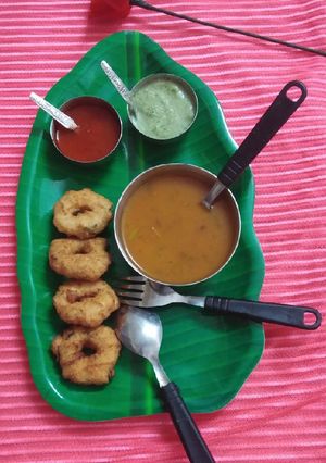 મેંદુવડા(Menduvada recipe in Gujarati) રેસીપી મુખ્ય ફોટો
