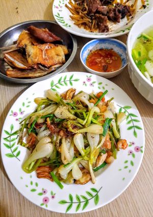 Hình của món Củ kiệu xào tôm, cồi sò điệp khô.