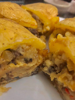 Una foto de Papas rellenas con hongos de pino, apto veganos, una delicia rápida, saludable y muy económica!!
